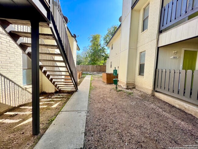 5420 Callaghan Rd San Antonio, TX 78228 photo 3