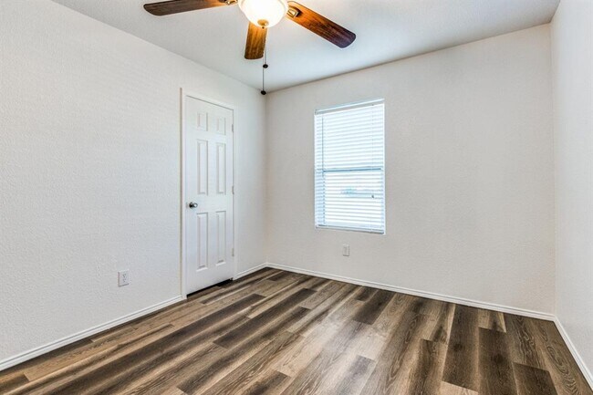 12713 Kingsgate Dr Rhome, TX 76078 photo 5