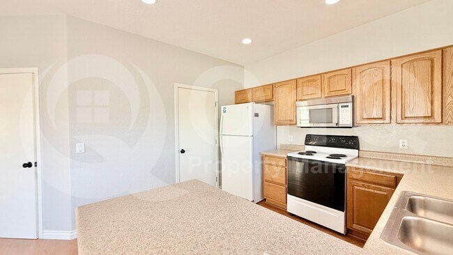 5173 West Shaw Butte Drive, Glendale, AZ 85304 photo 4