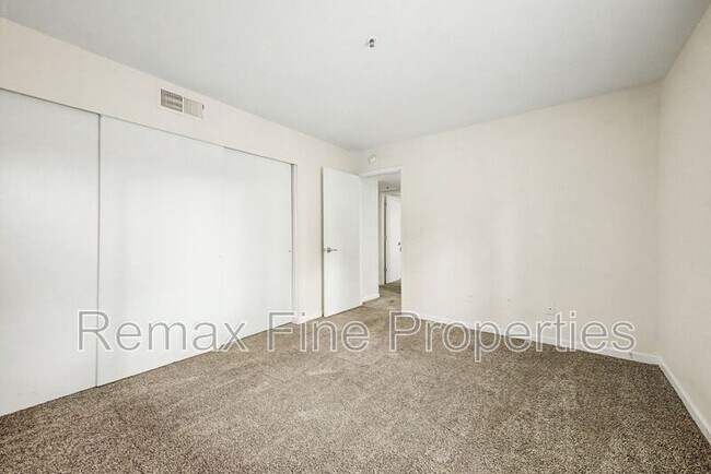 4704 E Paradise Village Pkwy N Phoenix, AZ 85032 photo 5