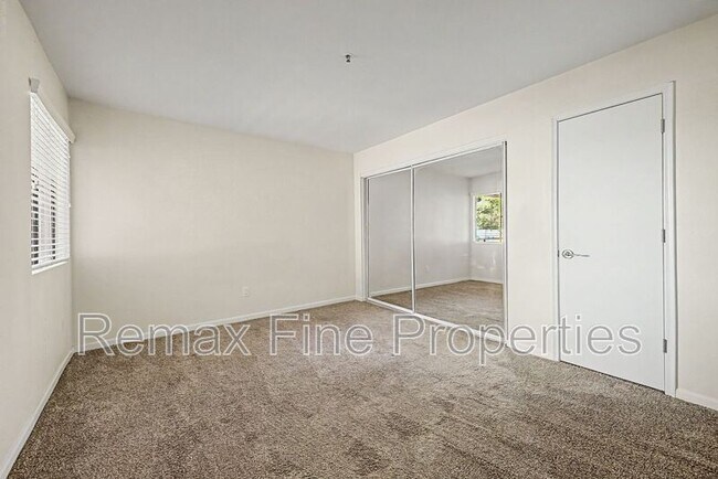 4704 E Paradise Village Pkwy N Phoenix, AZ 85032 photo 2