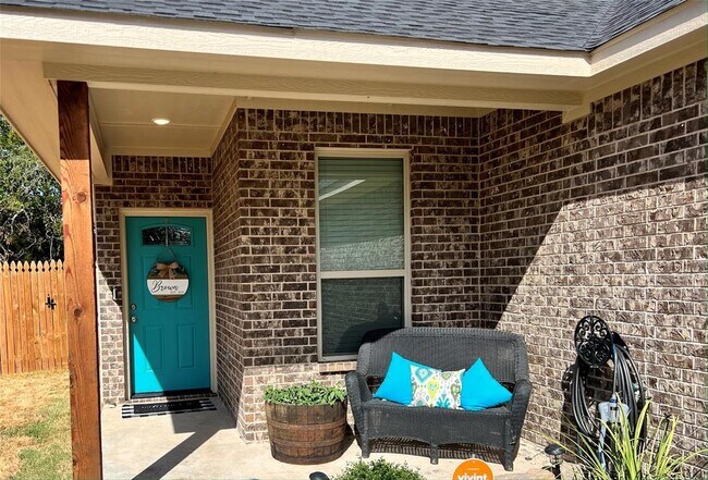 605 Mansfield Rd Cleburne, TX 76031 photo 2