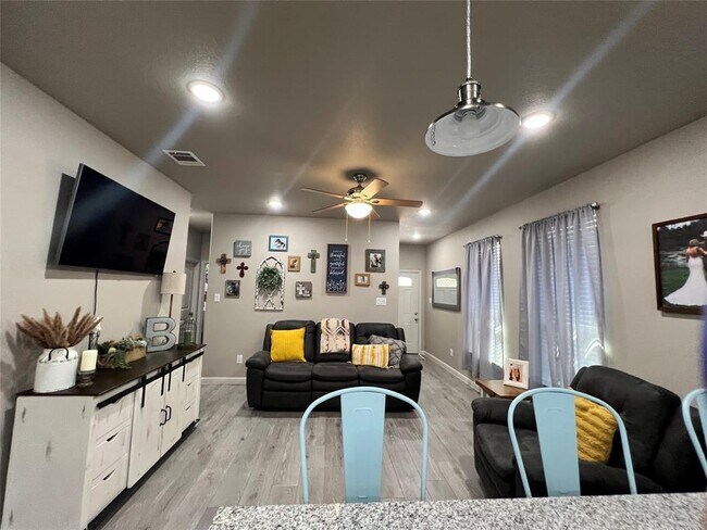 605 Mansfield Rd Cleburne, TX 76031 photo 5