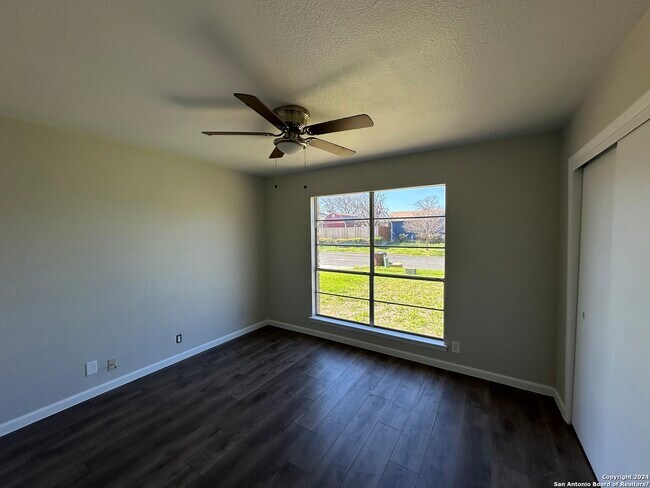 5522 Grand Lake Dr San Antonio, TX 78244 photo 3