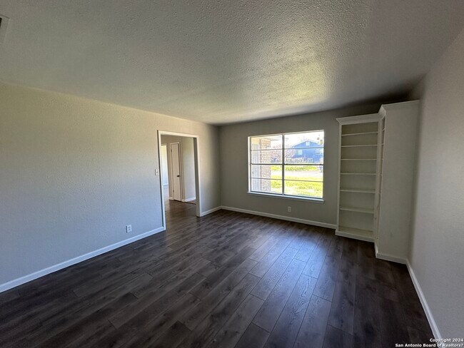 5522 Grand Lake Dr San Antonio, TX 78244 photo 2