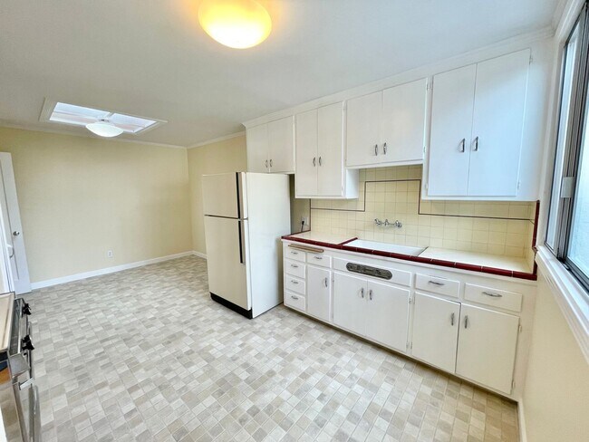 Charming 3BR / 1BA Glen Park Gem is a Must photo 5