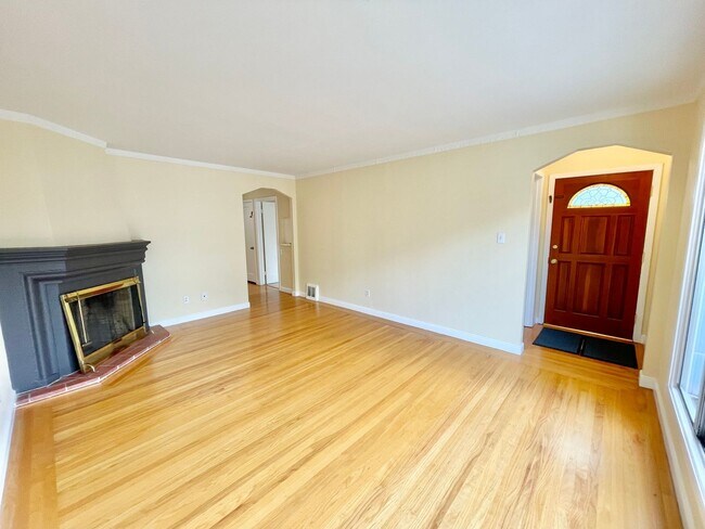 Charming 3BR / 1BA Glen Park Gem is a Must photo 2