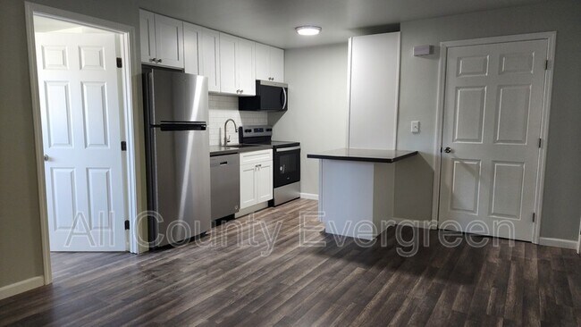 308 Park Ave photo 4