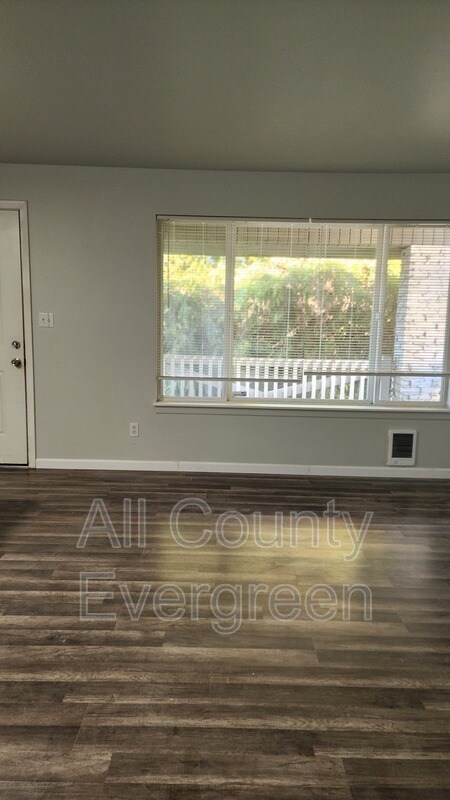 308 Park Ave photo 2
