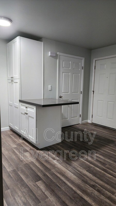 308 Park Ave photo 3