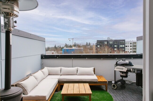 4748 36th Ave S Seattle, WA 98118 photo 2