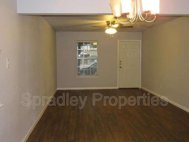 1006 N Wall St Belton, TX 76513 photo 3