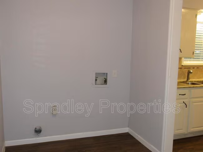 1006 N Wall St Belton, TX 76513 photo 5