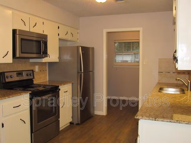 1006 N Wall St Belton, TX 76513 photo 4