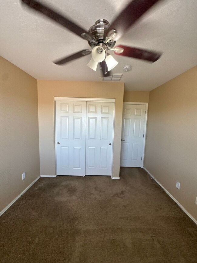 39208 N Parker Ln Anthem, AZ 85086 photo 3