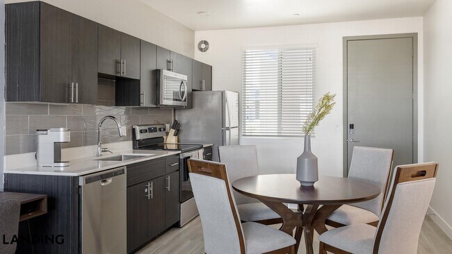 10000 W Missouri Ave Glendale, AZ 85307 photo 3
