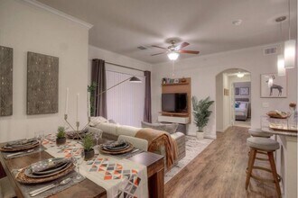 1200 Estancia Pkwy Austin, TX 78748 photo 2