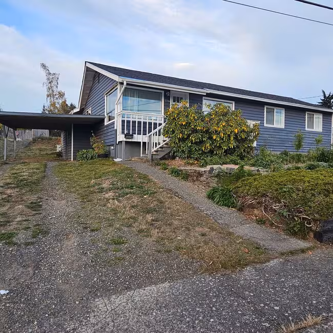 1018 Callahan Dr Bremerton, WA 98310 photo 2