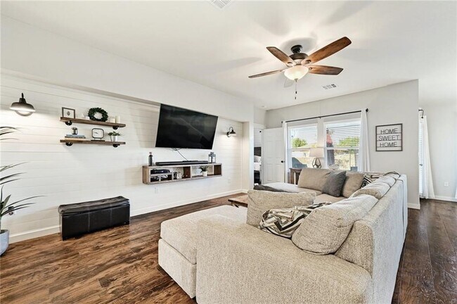 436 Musgrav Kyle, TX 78640 photo 5