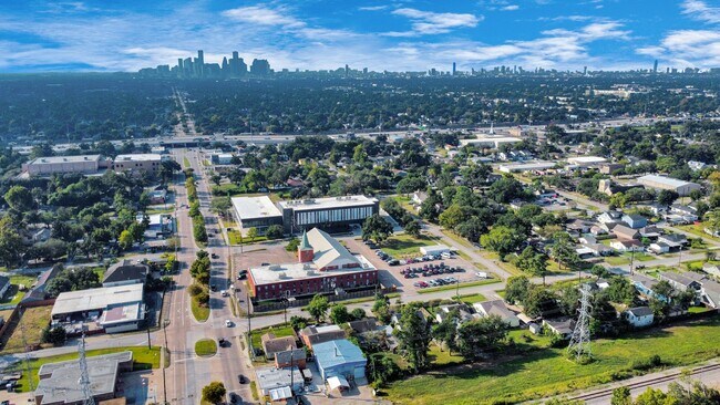 6701 1/2 Irvington Boulevard, Houston, TX 77022 photo 4