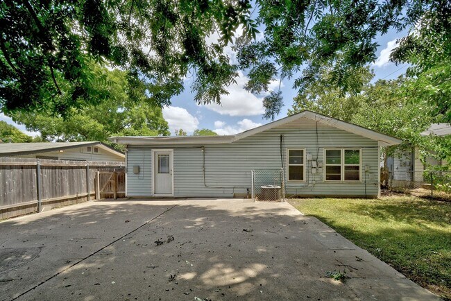 129 Coleman St Austin, TX 78704 photo 4