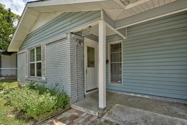 129 Coleman St Austin, TX 78704 photo 2