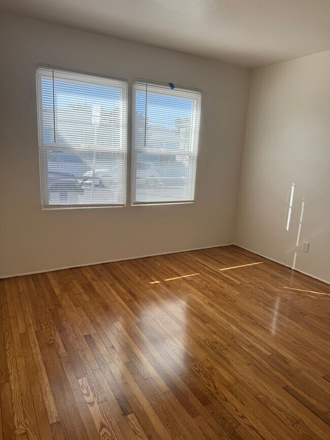 5008 Muir Ave San Diego, CA 92107 photo 4