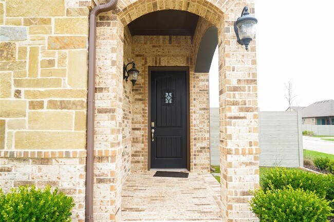 800 Streetside Ln Argyle, TX 76226 photo 2