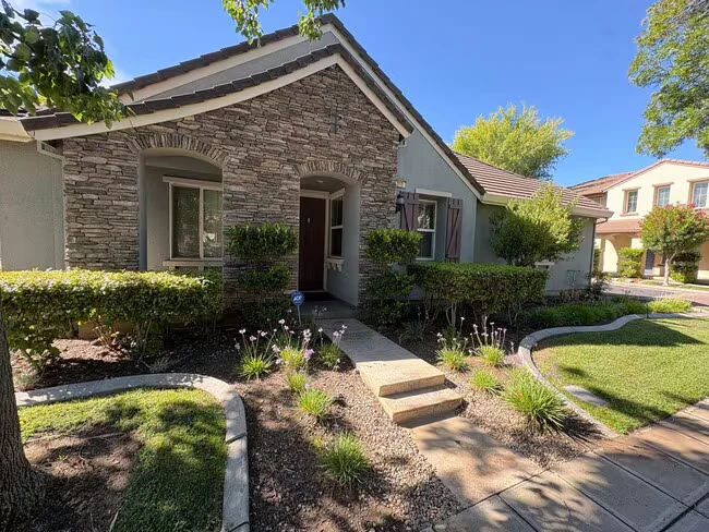 310 W Viento St Mountain House, CA 95391 photo 2