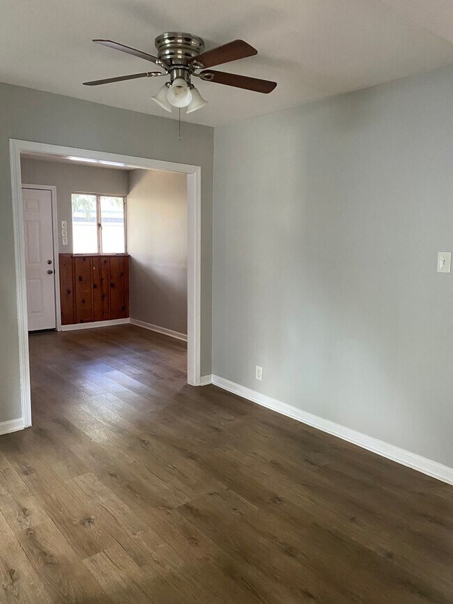1807 Alametos San Antonio, TX 78201 photo 4