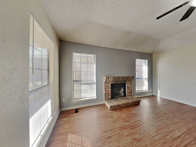 1114 Landsdale Lane, Saginaw, TX 76179 photo 3