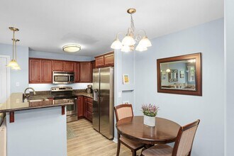 5252 Balboa Arms Dr San Diego, CA 92117 photo 3