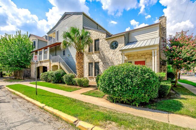 2529 Rio Grande St Austin, TX 78705 photo 4
