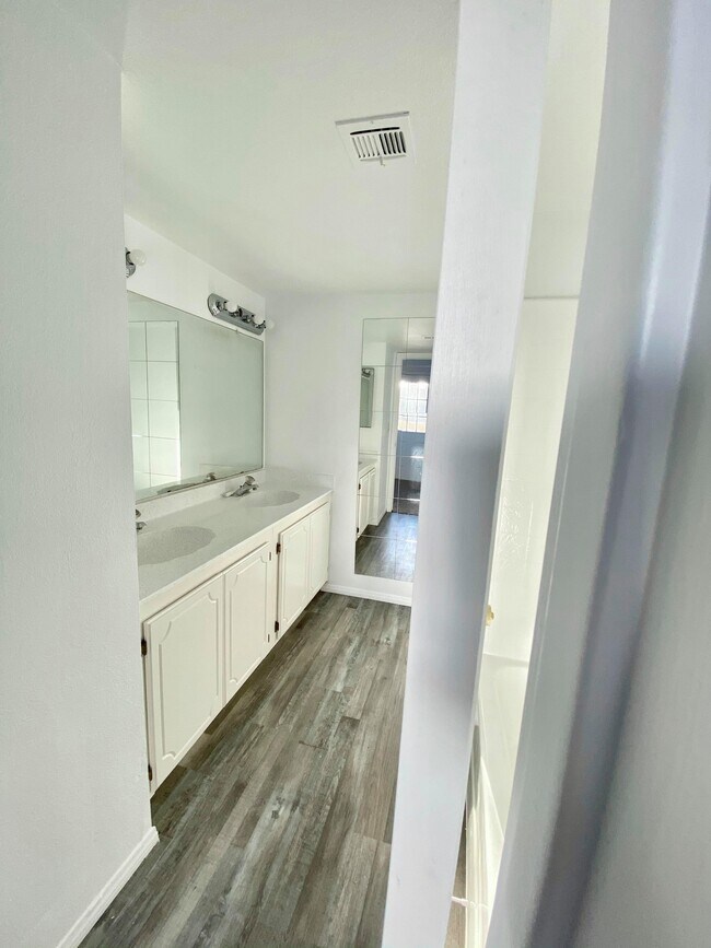 820 W 14th St Tempe, AZ 85281 photo 3