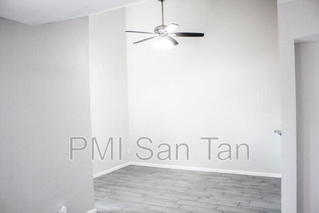 821 South Casitas Drive, Tempe, AZ 85281 photo 3