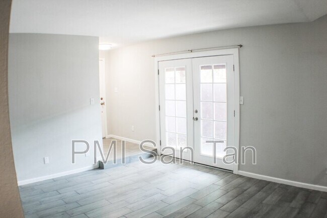 821 South Casitas Drive, Tempe, AZ 85281 photo 2