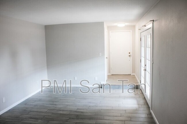 821 South Casitas Drive, Tempe, AZ 85281 photo 4