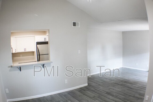 821 South Casitas Drive, Tempe, AZ 85281 photo 5
