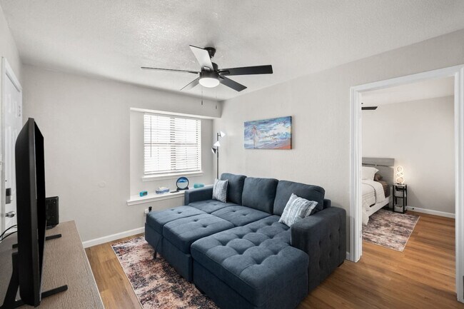 1700 Crestpoint Dr Arlington, TX 76012 photo 5