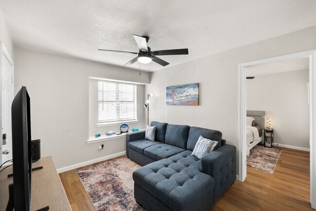 1700 Crestpoint Dr Arlington, TX 76012 photo 4