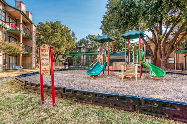 Woodland Apts San Antonio photo 5