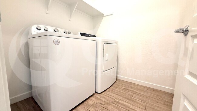 1924 S Jesse Pl photo 2