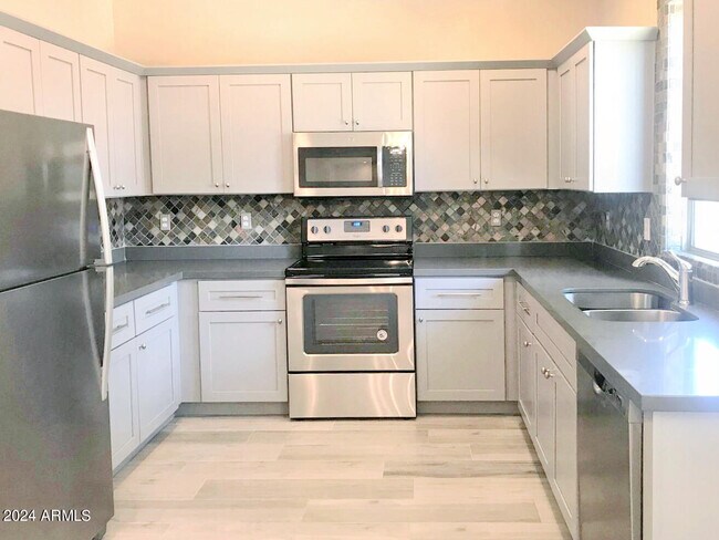 3618 W Marconi Ave Phoenix, AZ 85053 photo 4