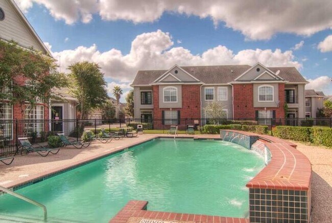 9801 W Fairmont Pkwy La Porte, TX 77571 photo 5