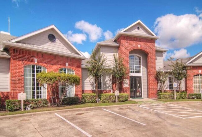 9801 W Fairmont Pkwy La Porte, TX 77571 photo 3