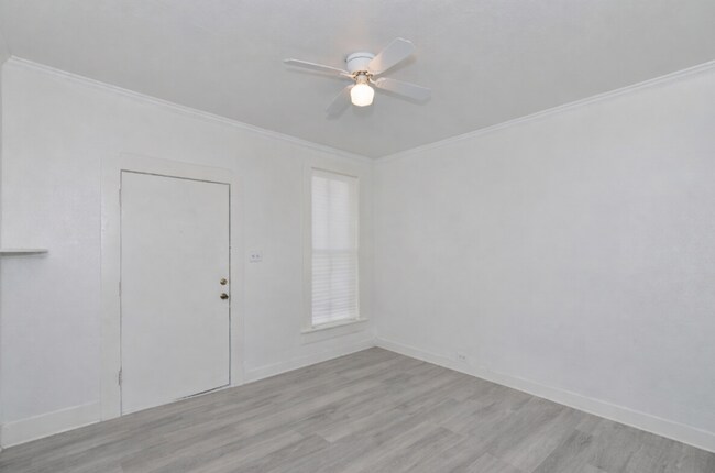 113 S Olive St San Antonio, TX 78203 photo 3