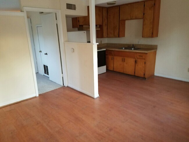 519 Ferguson St Taylor, TX 76574 photo 4