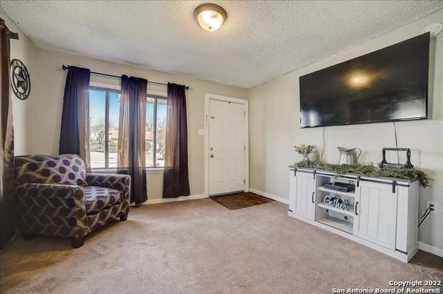 102 Smallwood Dr San Antonio, TX 78210 photo 4