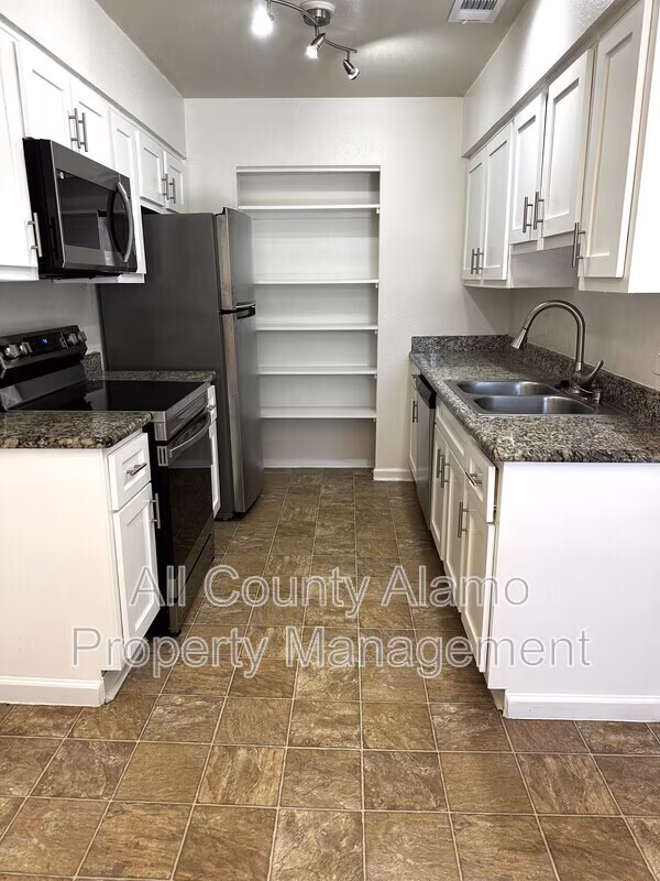 100 Lorenz Rd San Antonio, TX 78209 photo 3
