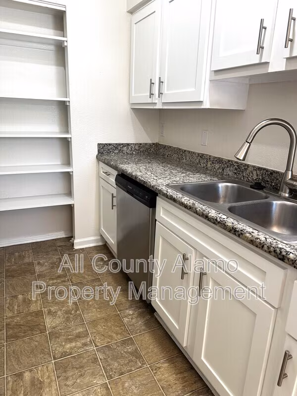 100 Lorenz Rd San Antonio, TX 78209 photo 4